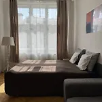 Cube In Center דירה
