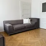 Cube In Center * פראג