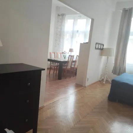 Cube In Center