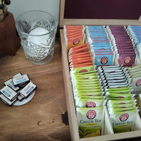 Apartment Cube In Center