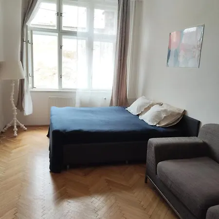 Cube In Center Apartment *