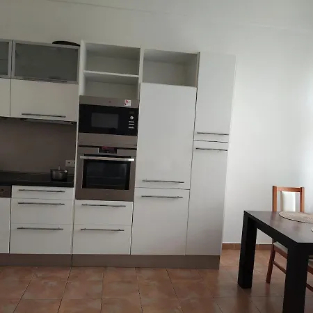 Cube In Center * Prag