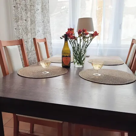 Cube In Center Apartment *