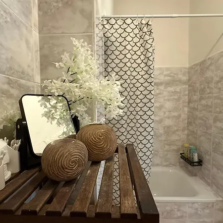 Cube In Center * Prag