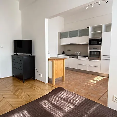 Apartment Cube In Center *