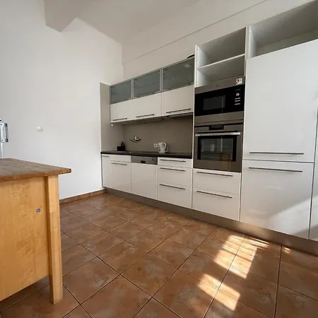 Cube In Center Apartment Prag