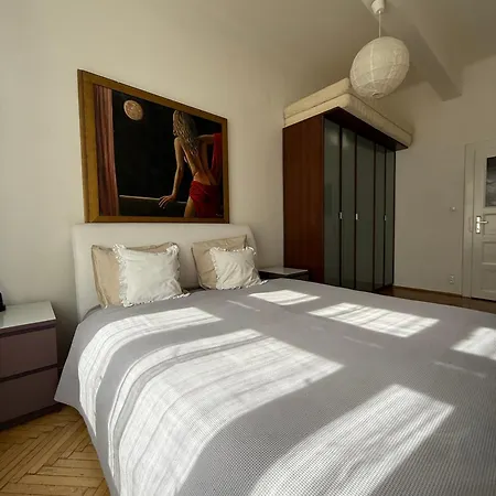 Cube In Center Apartment Prag