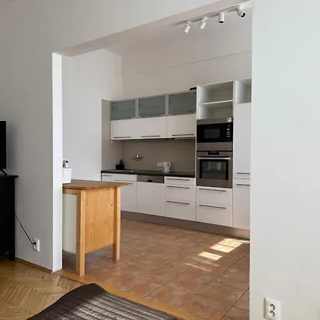 Cube In Center Apartment *