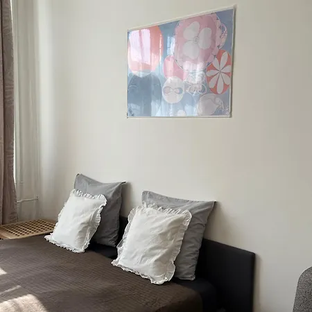 Cube In Center Apartment Prag