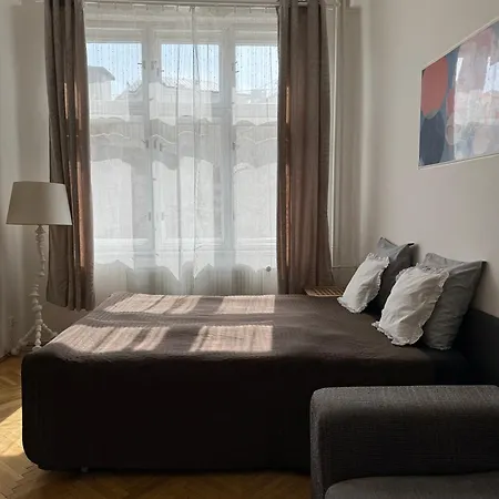 Cube In Center Apartment