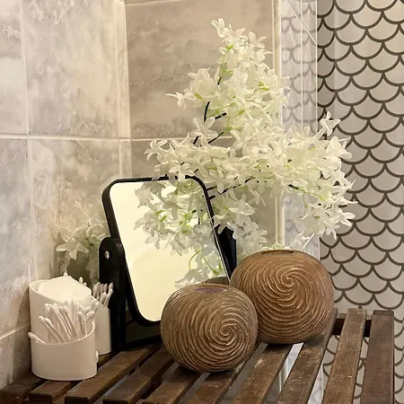 Apartment Cube In Center *