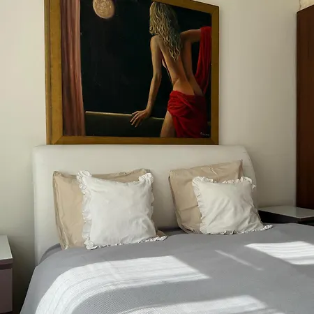 Cube In Center Apartment Prag