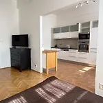 Lejlighed Cube In Center *