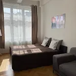 Cube In Center