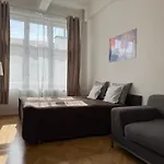 Cube In Center