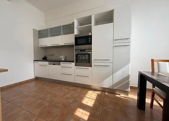 Cube In Center